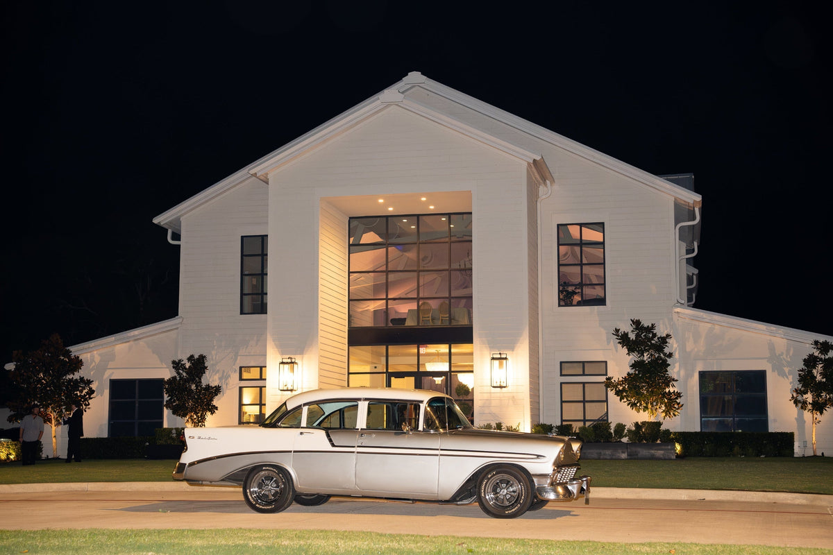 A Classic Wedding Getaway at Boxwood Manor in Tomball, Texas